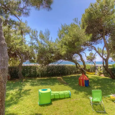 Leonardo Panoramic Beachfront * Formia