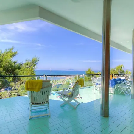 Leonardo Panoramic Beachfront Appartamento
