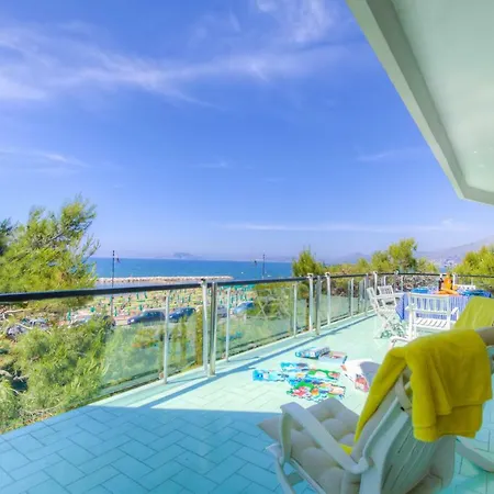 Leonardo Panoramic Beachfront Appartamento *